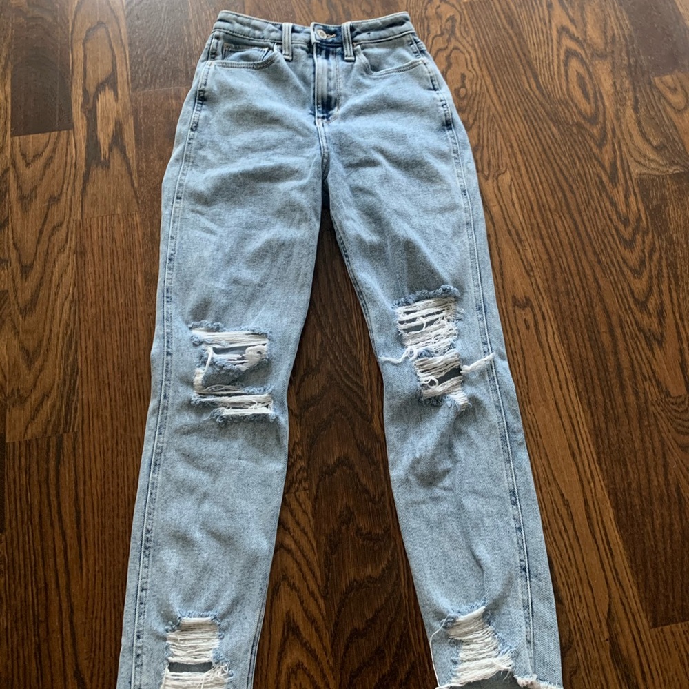 Hollister Ultra High-Rise Mom Jean
